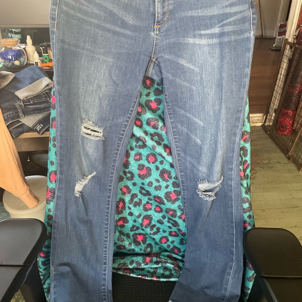a.n.a. Cute distressed jeans.